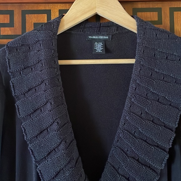 Valerie Stevens Size XL/XG color black single clasp V-neck cardigan - Picture 3 of 9